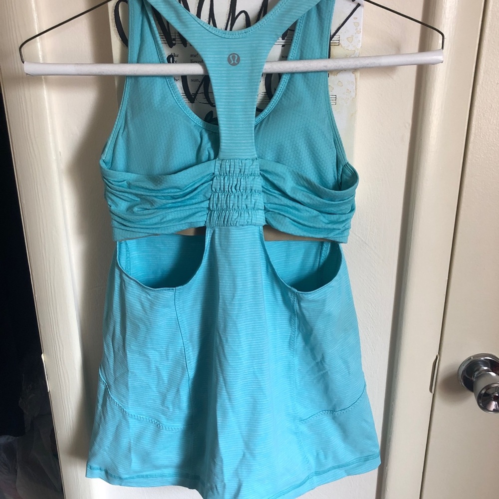 Size 6 Lululemon *SIZE DOT MISSING*